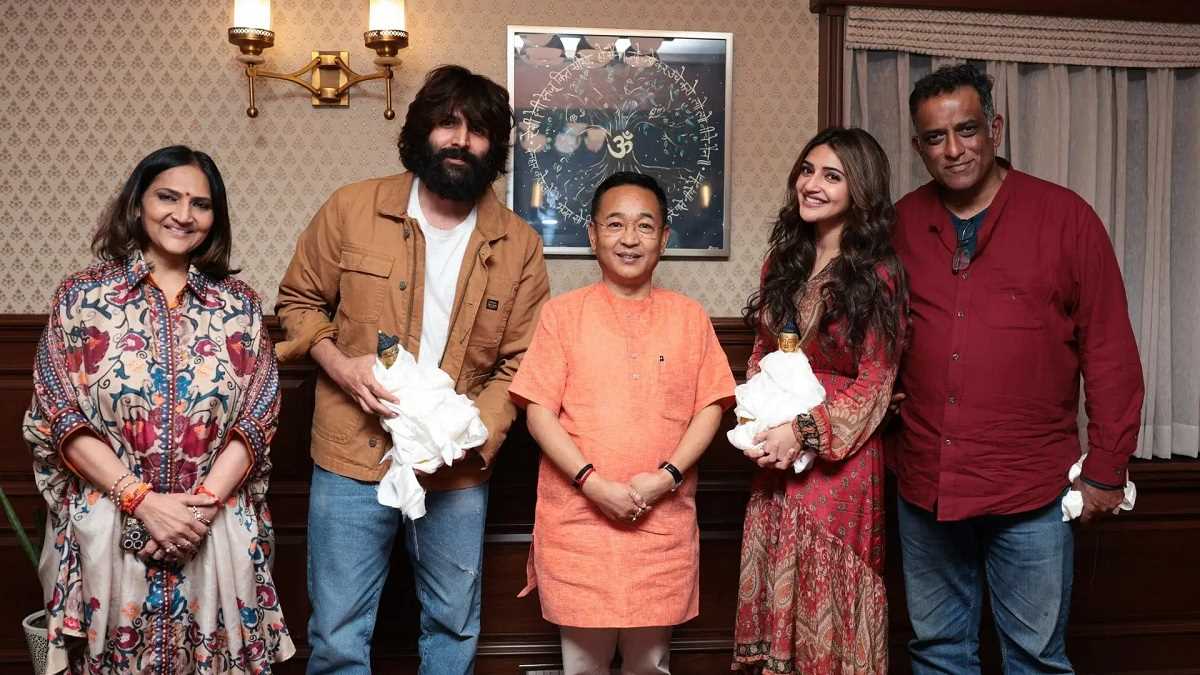 आशिकी 3 टीम ने की सिक्किम के सीएम प्रेम सिंह तमांग से मुलाकात आशिकी 3 टीम ने की सिक्किम के सीएम प्रेम सिंह तमांग से मुलाकात